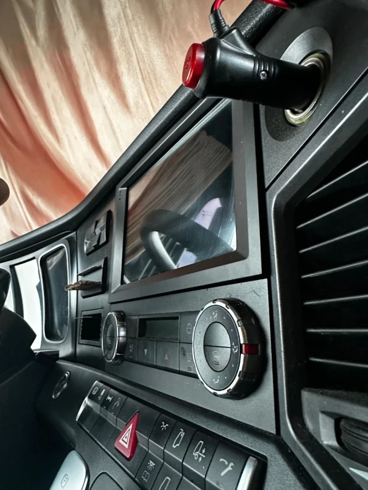 Штатная магнитола Teyes CC3 2K 6/128 Mercedes-Benz Actros (2011-2023)